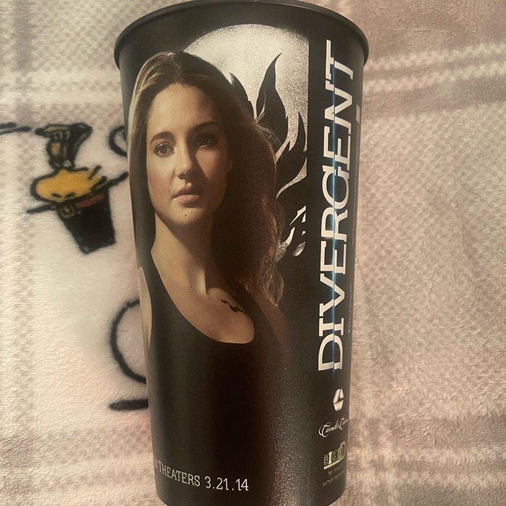 2014 Divergent Movie Theater Promo Cup
